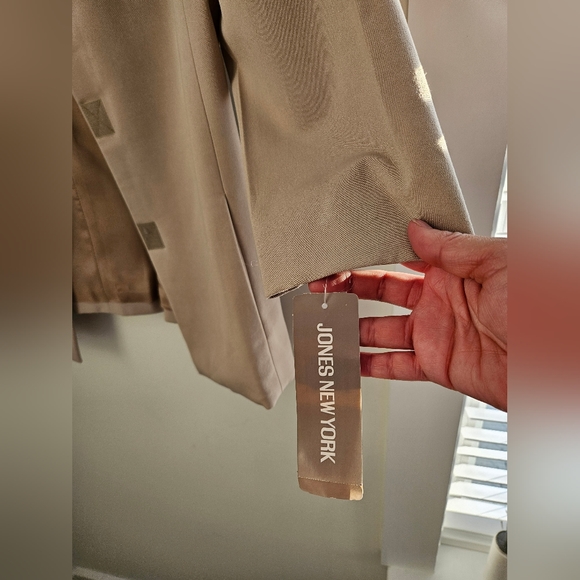 Women suits - Picture 10 of 14